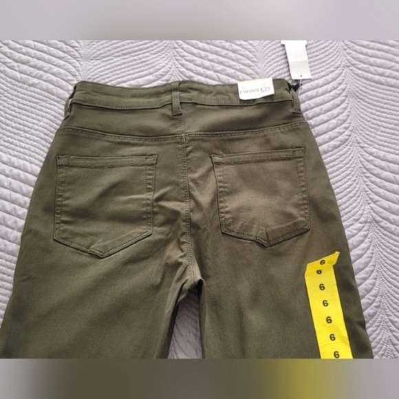 Parasuco Jeans, NWT, Straight Cut, Stretch Size 6 - Picture 5 of 8